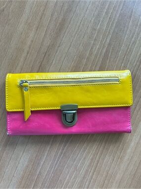 Preowned vibrant pink & yellow Bifold Leather Wallet cash coins ID’s Unbranded